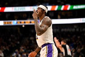 能量小子!范德比尔特狂抢7篮板&其中2个前板 2中0另得1助1断 - 资讯配图