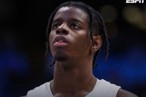 Shams:北卡状元大热卡莱布·威尔逊右手拇指骨折 赛季报销 - 资讯配图