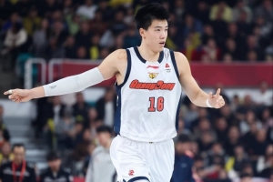 媒体人：比较赞成B类合同条款的调整 既保护了投资又鞭策了年轻人 - 资讯配图