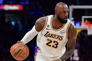 静雨:老詹两三千万的年薪肯定有球队给 但底薪回骑士是心之所向 - 资讯配图