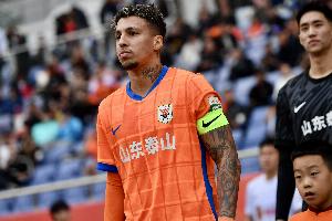 克雷桑已在中超攻入8粒点球,超越佩莱和洛国富成泰山最高 - 资讯配图