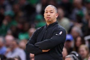 卢谈巴图姆-大洛失误：那球本该传给小琼斯 巴图姆以为文班守里面 - 资讯配图