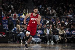 制霸内线！申京上半场11投8中 高效砍下19分5板2助1帽 - 资讯配图