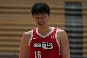 媒体人：杨瀚森后背还是有些不适 如果后面球权多点还能刷新得分 - 资讯配图