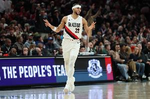 先发制人!卡马拉打满首节6中4拿到14分4板3断 正负值+7 - 资讯配图