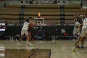 有偶像那味了~杨瀚森连续喂饼队友 本场已送出6次助攻 - 资讯配图