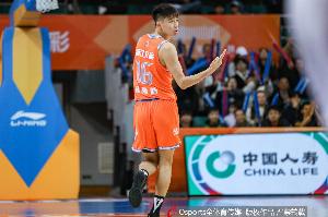 外线没谱！杨曦皓7投仅2中拿到8分5板 三分5中1 - 资讯配图