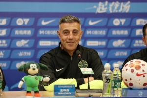 罗斯·阿洛伊西:我们冬训做得不错,打法较以往会有明显的变化 - 资讯配图