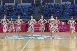新主场首秀！媒体人分享广州男篮主场啦啦队精彩表演 - 资讯配图