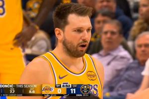 害我首罚没进!东契奇罚球线上苦等28秒 忍不住高喊:把球给我啊 - 资讯配图