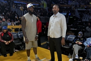 好巧!慈世平与师弟来现场观看湖人VS步行者 两人都曾在两队效力 - 资讯配图