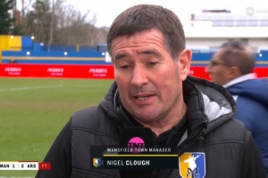 曼斯菲尔德主帅：我们想让阿森纳苦战并感到不适，我想我们做到了 - 资讯配图