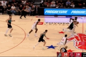 普通犯规！卡马拉抢断试图反击 伊森就地反抢犯规&裁判回看没升级 - 资讯配图