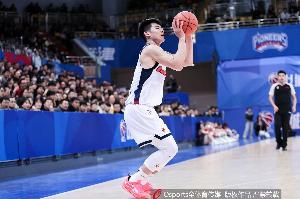 很敢于表现自己！陈家政半场6中4&三分4中3拿到11分2助攻 - 资讯配图