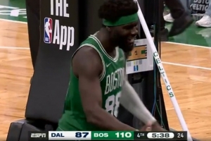 攻防发力！奎塔拦网血帽克里斯蒂 随后快攻反击两分打中 - 资讯配图