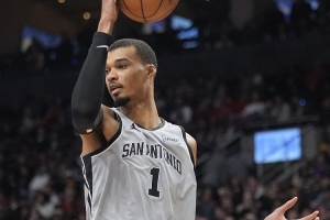 文班亚马：好好睡两晚对来说将会很有帮助 我会很快恢复过来的 - 资讯配图