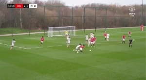 红魔新天才！15岁加布里埃尔暴力世界波，跳级踢U18联赛22场20球 - 资讯配图