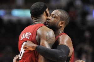 韦德:当你太过伟大时人们就会挑刺 勒布朗就属于这种人 - 资讯配图