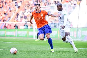 验货成功！200万欧身价阿尔瓦罗首秀2次关键封堵，王大雷激动拥抱 - 资讯配图