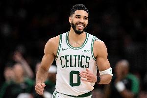 解说:塔图姆在激励所有遭受伤病困扰、遭遇艰难困苦的人们 - 资讯配图