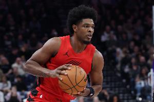 探花郎?亨德森半场6中0仅靠罚球拿到1分 正负值-6 - 资讯配图