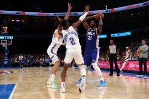 肯扬·马丁：哈登和恩比德是造犯规的大师 现在SGA也加入进来 - 资讯配图