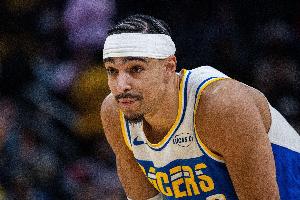 控场可以！安德鲁·内姆哈德半场9中5拿到10分6助 - 资讯配图