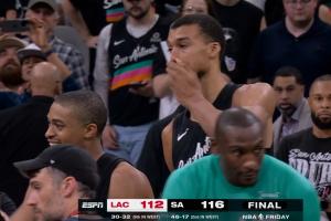 虽然只是一场常规赛！25分大逆转 文班赛后抱着队友喜极而泣！ - 资讯配图