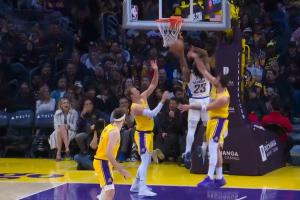 生涯最佳防守？东契奇协防血帽内史密斯 随后自己都笑了 - 资讯配图