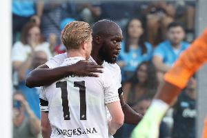 终于等到!卢卡库和德布劳内职业生涯首次在俱乐部同场搭档 - 资讯配图