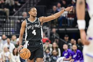 米奇：福克斯末节完全接管了比赛 他在这方面简直是怪兽级的表现 - 资讯配图