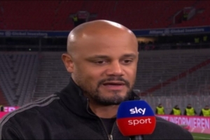 孔帕尼:诺伊尔小腿不适 凯恩缺阵我们也还有其他球员能够进球 - 资讯配图