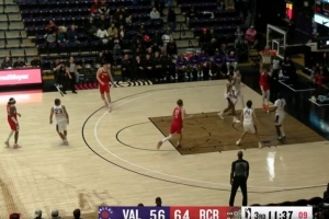 还是要支配球！杨瀚森高位击地妙传队友切入上篮得分 - 资讯配图