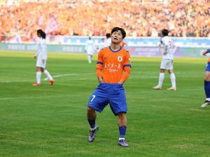 进球后双手插兜庆祝，谢文能赛后笑谈庆祝动作：好玩 - 资讯配图