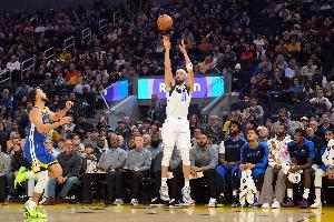 张佳玮：巅峰水花克莱绕切投有效命中率低库里10% 没人说克有引力 - 资讯配图