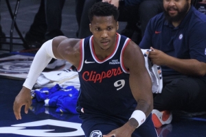 准头不够罚球来凑!马瑟林上半场8中3得到11分5板 罚球5中5 - 资讯配图