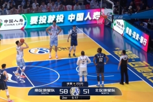 上强度啦！高诗岩小防大 奋力用犯规破坏胡金秋反击送其上罚球线 - 资讯配图