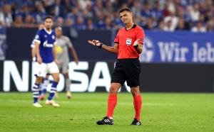 加拉塔萨雷VS利物浦裁判:西班牙裁判组执法,主裁判曼萨诺 - 资讯配图