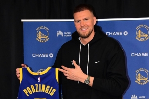 徐静雨：波尔津吉斯在身体无大碍时仍很软弱 他的血性远不如文班 - 资讯配图