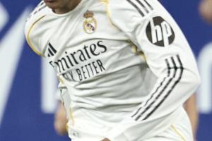 阿斯：皇马目标每年球衣赞助收入3亿欧，正推进与3大赞助商续约 - 资讯配图