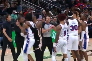 各打五十大板!沃特福德和丹尼尔斯互相吵架&推搡 各自吃T! - 资讯配图