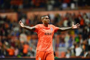 体坛对话玉昆首球双星 巴乙银靴：杨，多给我传几个好球 - 资讯配图