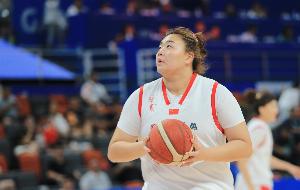 双塔发挥!刘禹彤&张子宇合计12投8中 合砍19分7篮板 - 资讯配图