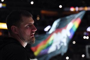 去年今天：约基奇砍下30+20+20超豪华三双 NBA历史第一人！ - 资讯配图