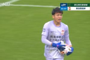 李昊再现神扑！浙江反击，高迪门前近距离单刀被李昊神勇化解 - 资讯配图