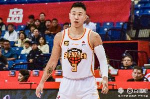 射术还是精湛！贺希宁出战17分钟拿到17分5板3助 三分11中5 - 资讯配图