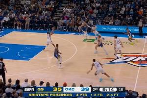 什么怪招？勇士的阵地战防守 三分线内却没有人！ - 资讯配图