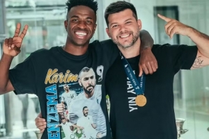 马卡：维尼修斯和帕奎塔的形象顾问在巴西被枪击，目前情况稳定 - 资讯配图