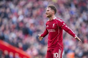 否认与利物浦谈判续约!麦卡父亲:目前没和利物浦有任何谈判 - 资讯配图