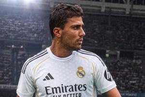 与阿斯报道相反!英媒:罗德里是皇马首要目标,托纳利至少8000万 - 资讯配图